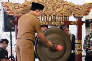 Peluncuran program Manajemen TAlenta ditandai pemukulan gong oleh Bupati Kuningan. Peluncuran program Manajemen TAlenta ditandai pemukulan gong oleh Bupati Kuningan.